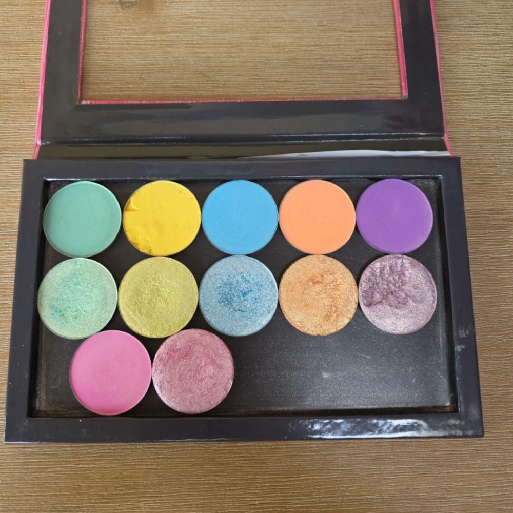 Give me glow pastel single eyeshadows